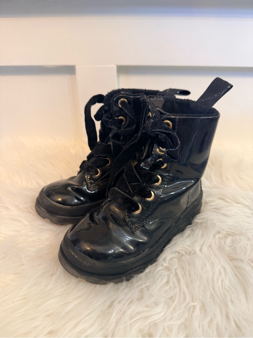 💫4/$25 • H&M Black Patent Lace-Up Boots